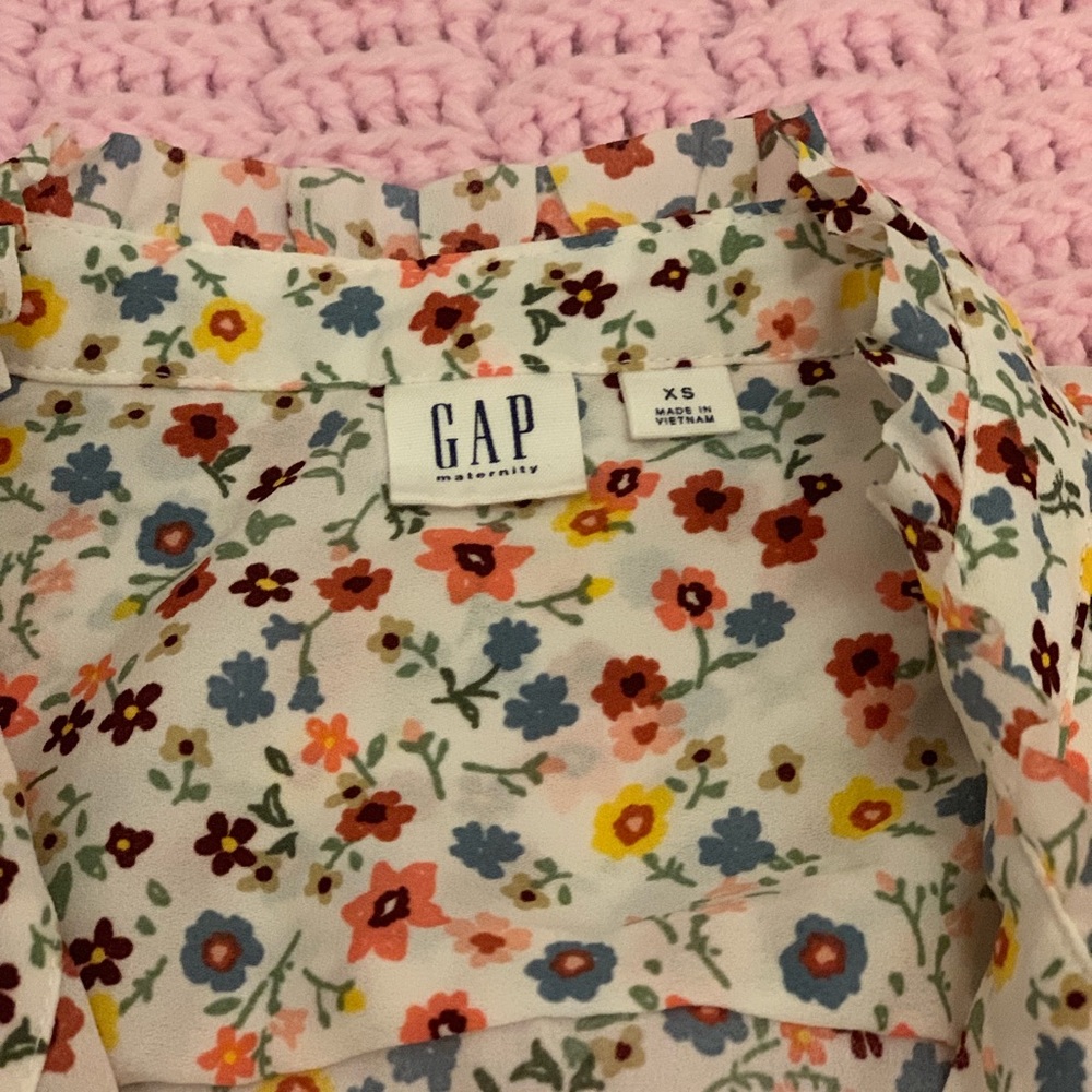 GAP Maternity white floral split neck blouse XS - Picture 4 of 8